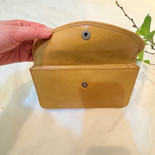 B.stuff　「フラウ」マルチコンバートメント長財布(ディジョン)
