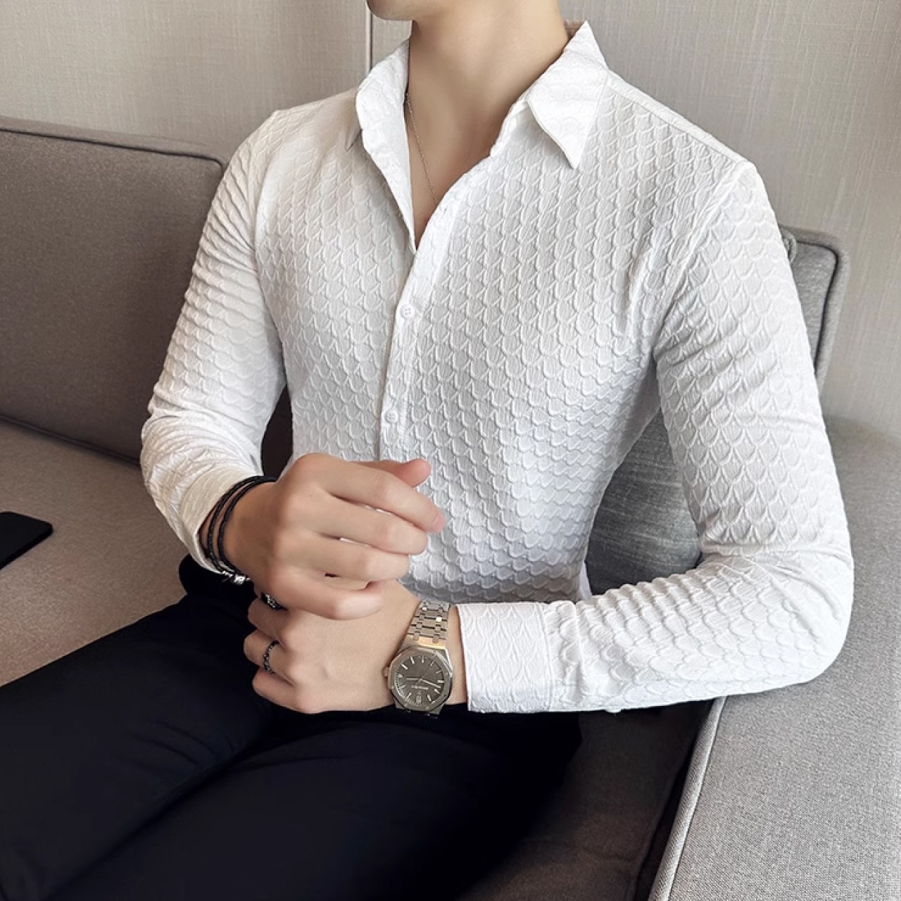 スリムなシルエットが着る人にスタイリッシュな印象を与える高級チェック柄シャツ　SH010