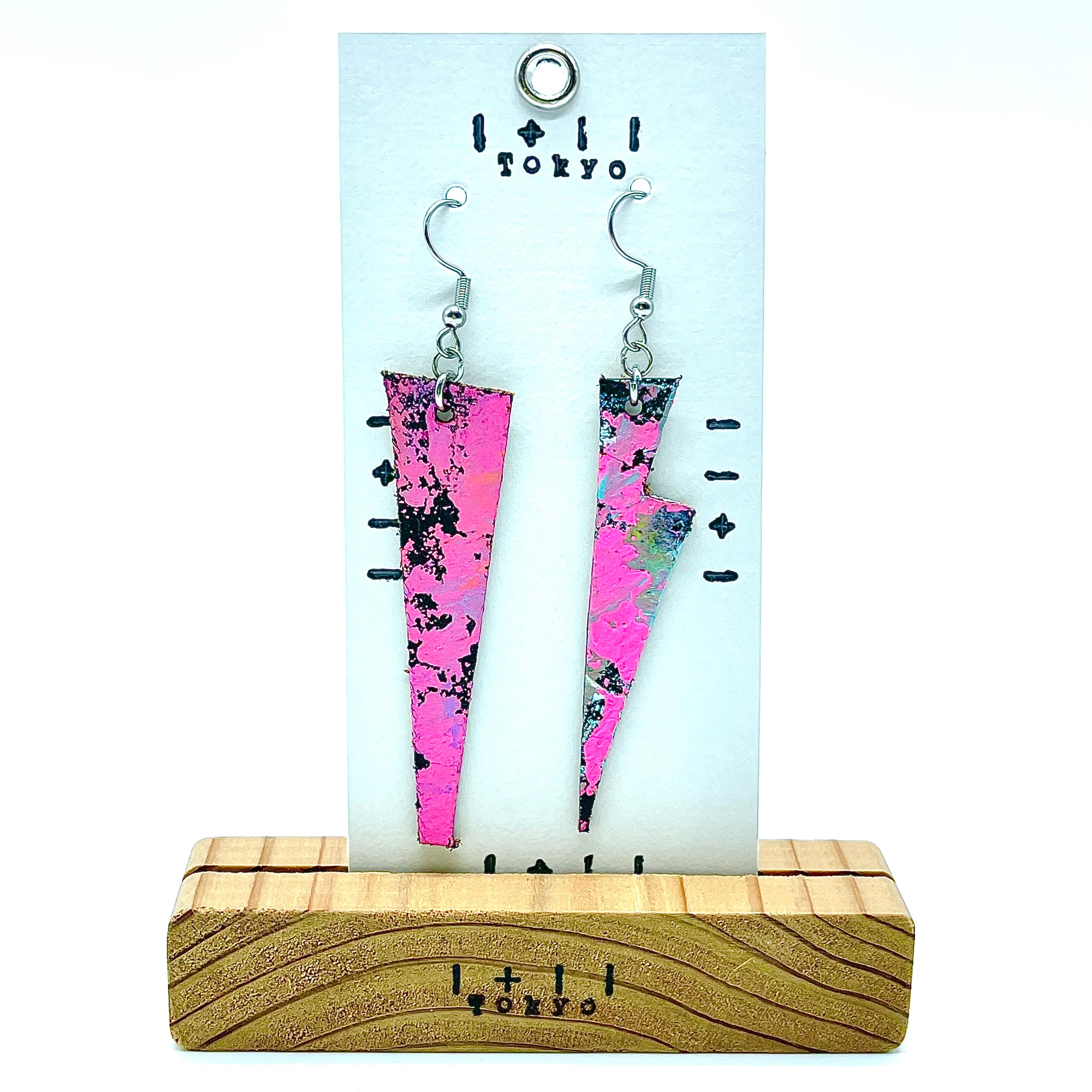 革ピアス　ピンクイナズマ　本革