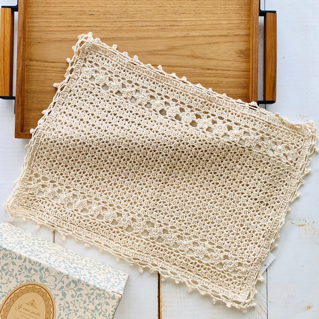 クロシェットレースのランチョンマット