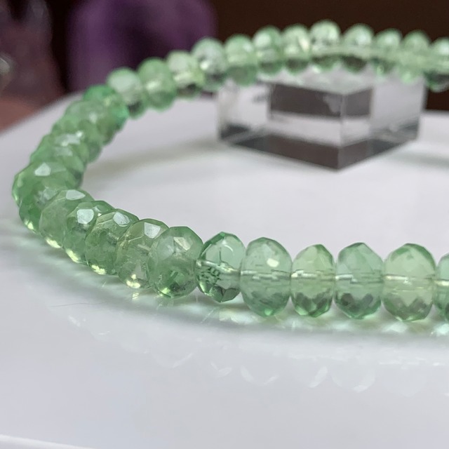 超透明☆ボタン多面カット☆フローライトブレスレット