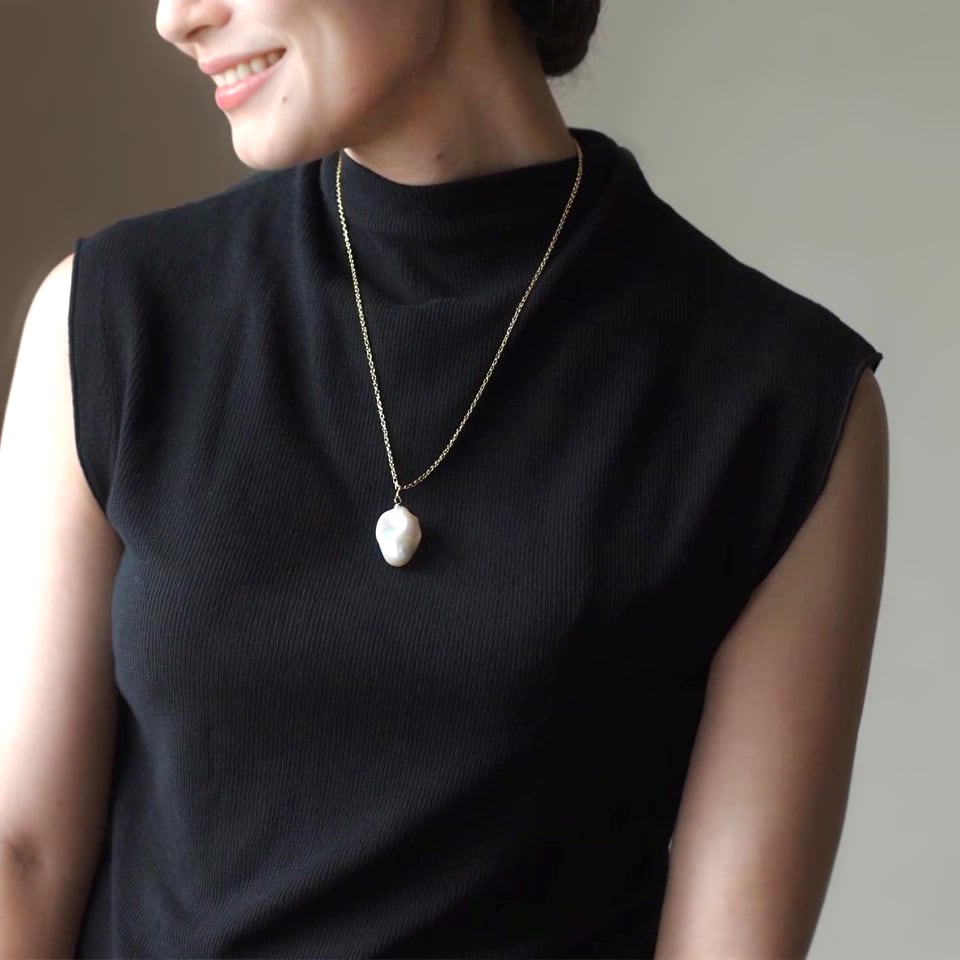 自然の造形美 大粒 バロック 淡水パール ペンダント / サージカルステンレス製 チェーン pe-057