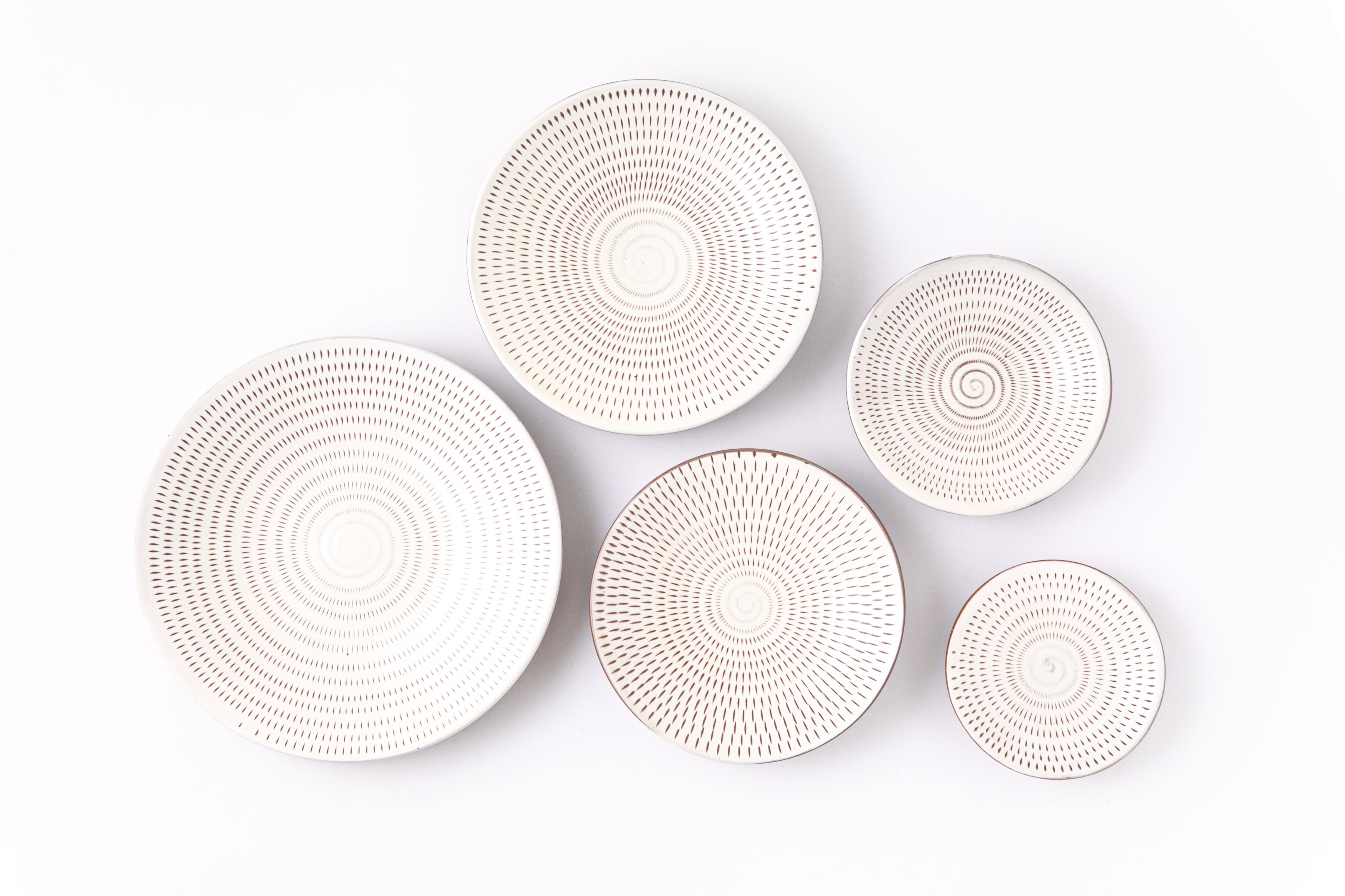 六寸皿 (飛鉋 / 飛鉋飴縁) 小石原焼 柳瀬窯 | Four Kilns 〜小石原焼と