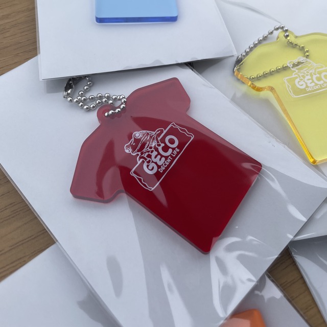 ロゴTキーホルダー（クリアレッド）