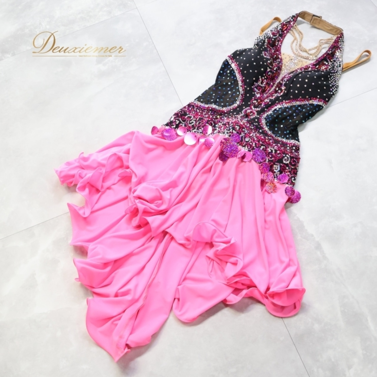 社交ダンス 衣装 ラテン ドレス ワンピース 黒 ピンク デモ 競技 ダンス パーティ 発表会 フリル 豪華 かわいい 華やか 日本製 ブラック系 ピンク系 ドレッシー 発表 おしゃれ 踊りやすい パーティー 社交ダンス衣装 レディース ステージ衣装