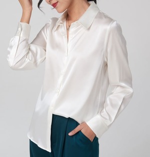 ツヤ感 アシメ 長袖 シャツ レディース トップス インナー ミディアム 襟付き 角襟 アシンメトリー 前開き ボタン かわいい 大人可愛い きれいめ シンプル カジュアル 上品 おしゃれ こなれ感 エレガント ベーシック 無地 春 秋 冬 授業参観 会議 ママ オフィス OL 通勤 学生 学校 通学 デート お出かけ 旅行 公園 女子会 休日 重ね着 体型カバー 普段使い 着回し レイヤード S M L XL 2XL 大きいサイズ ゆったり 白 ホワイト 黒 ブラック 茶色 ブラウン 光沢 シャンパン