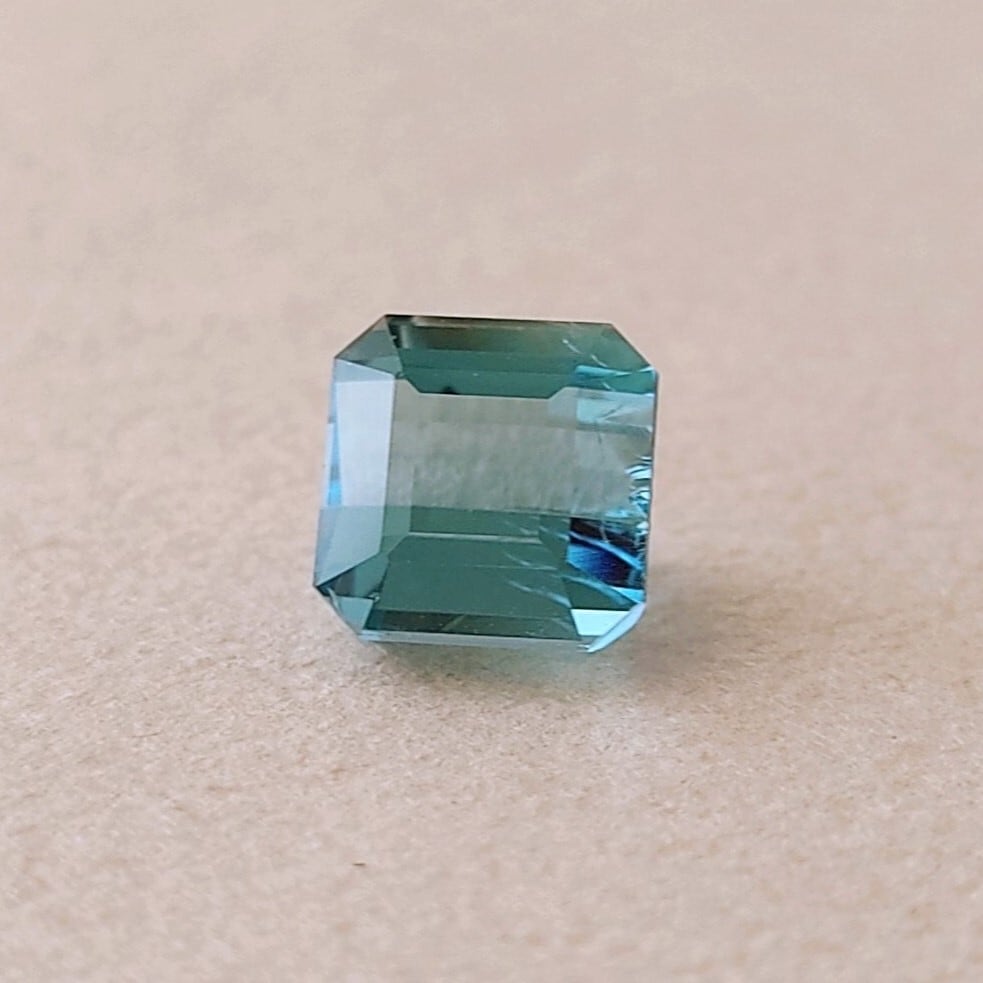 ブラジル産アクアマリン・ルース 2.785ct 7.5x7.7mm エメラルドカット