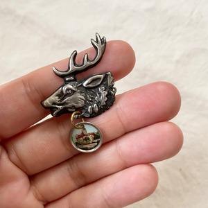 横顔トナカイブローチ