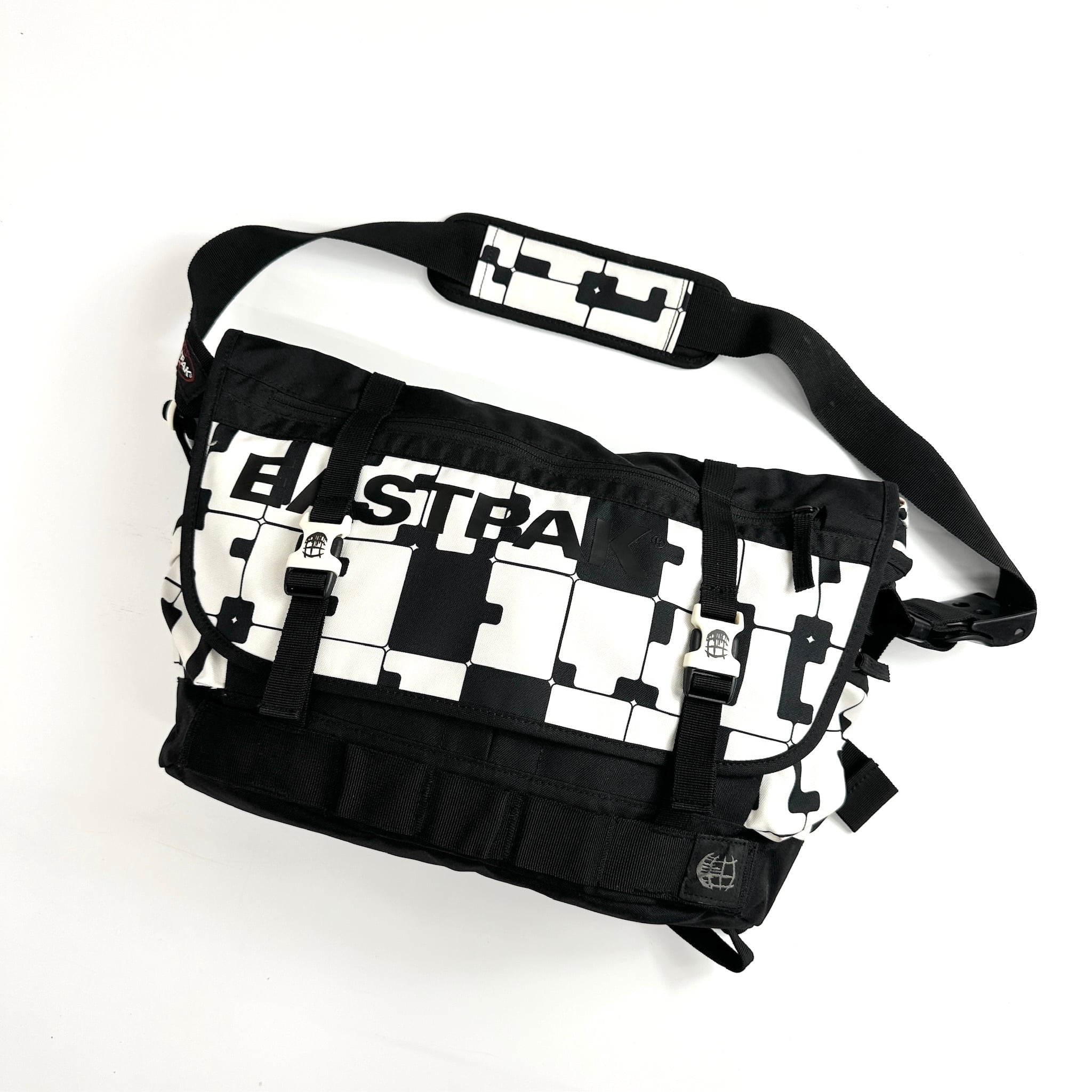 00s EASTPAK shoulder bag