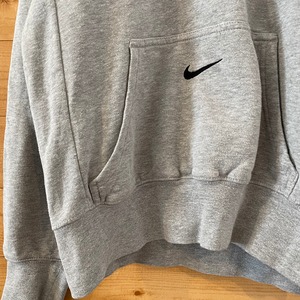 【NIKE】LAKESIDE サッカークラブ プリント スウッシュ 刺繍ロゴ スウェットパーカー フーディ ナイキ us古着