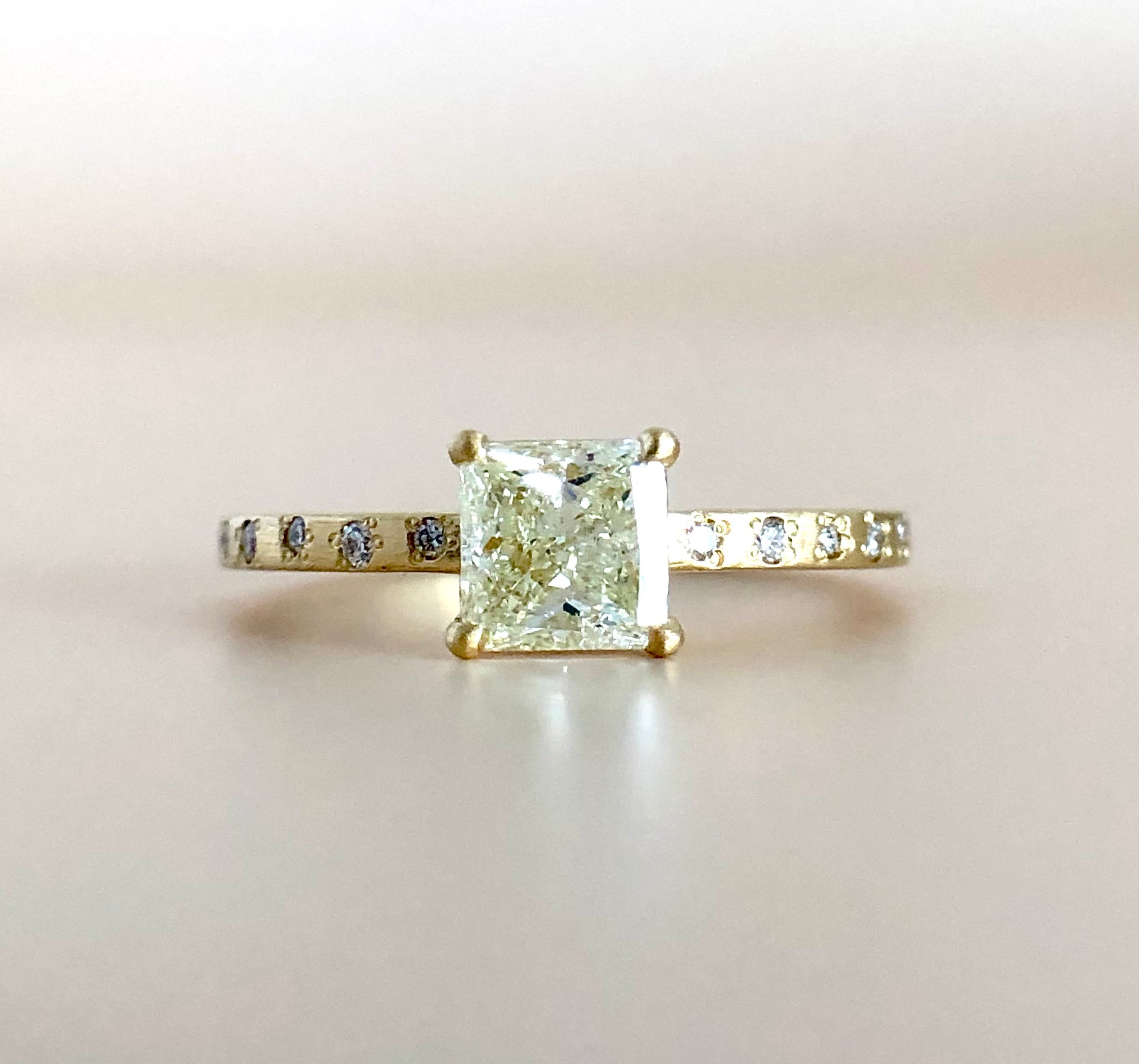 スクエアカット ダイヤモンド リング 0.547ct K18イエローゴールド チェカ 鑑別書付 | cheka Diamond & Jewelry  powered by BASE