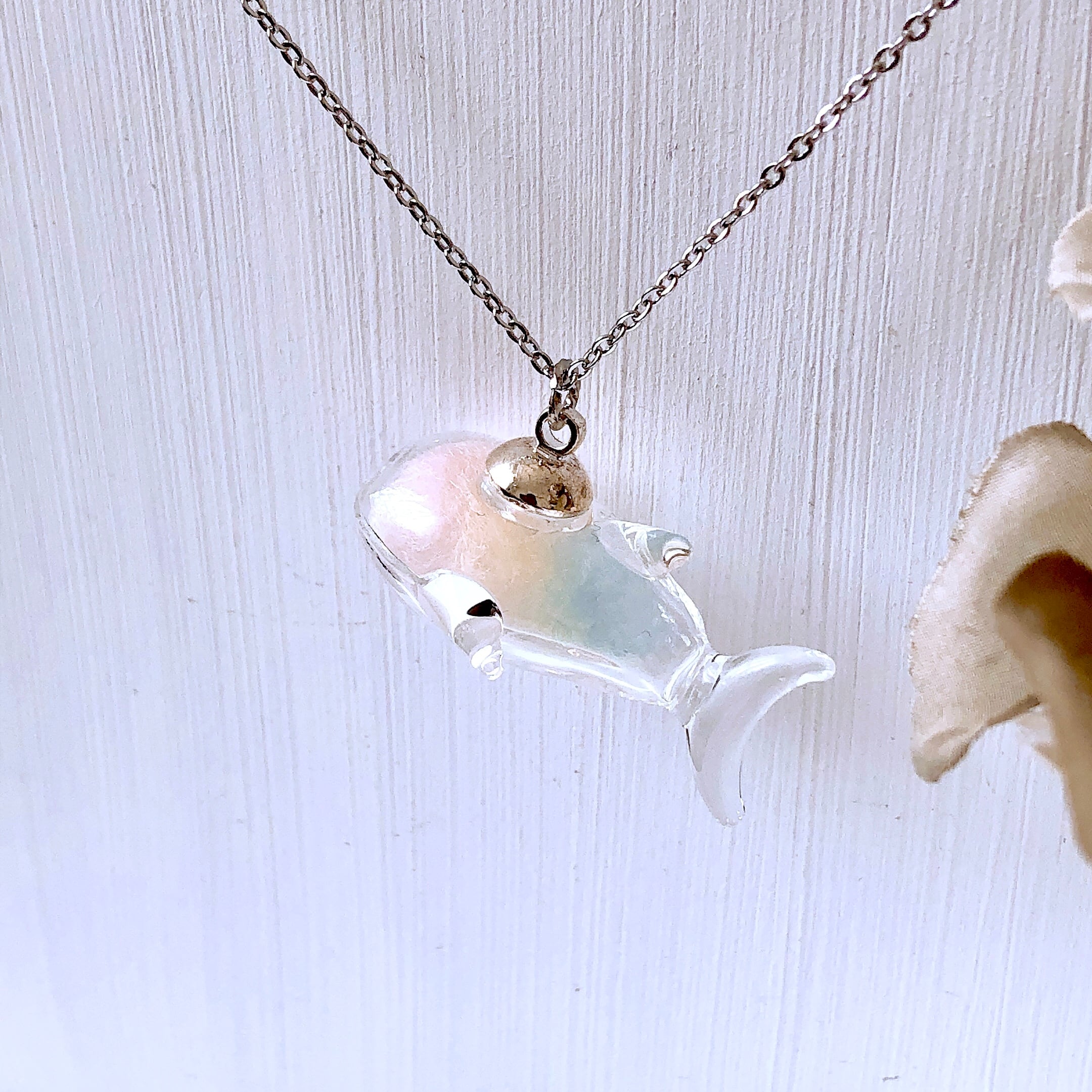 レインボージンベイザメのネックレス Whale shark necklace | Anemoon