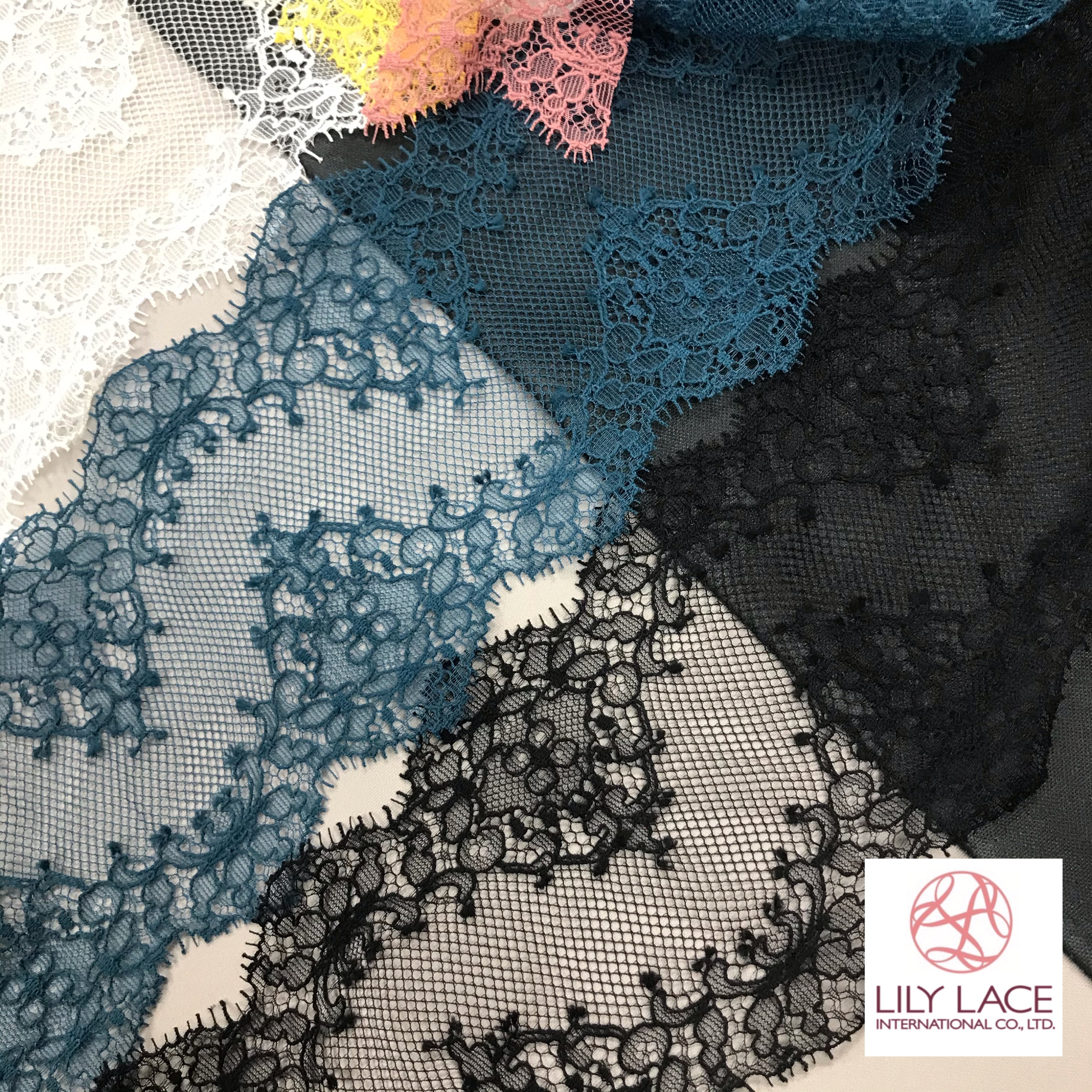 ミャクミャク レースのキンチャクポーチ ボーダーカラー | LILY LACE