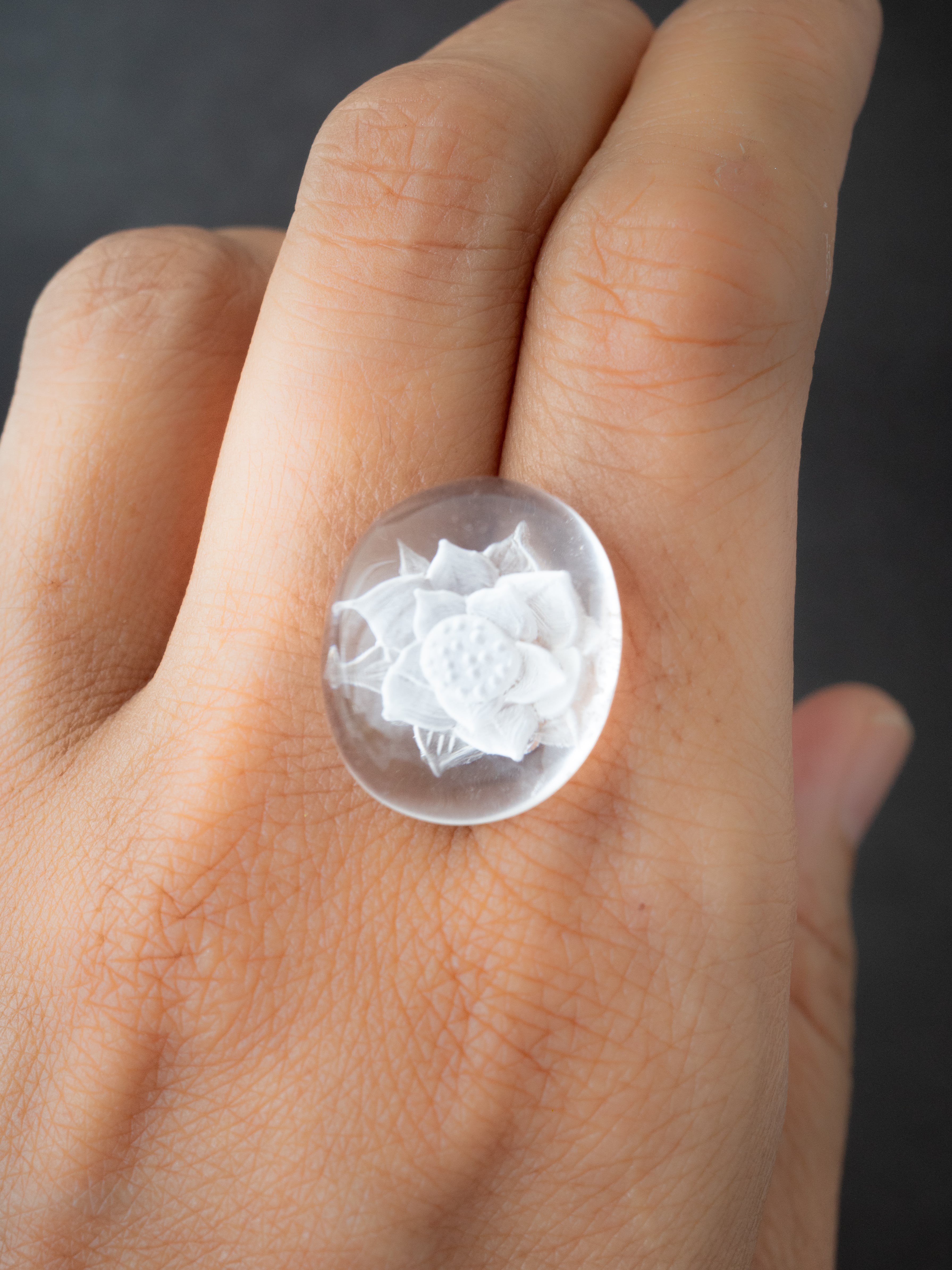 グリーンガーデン 水晶 九尾カービング   彫り物 楽天市場】【数量限定】【中サイズ】水晶 蓮 ハス 水晶彫刻 約