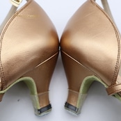 社交ダンス 衣装 ラテン シューズ 24cm ブラウン系 タカダンス TAKA DANCE 靴 くつ レディース ヒール ブロンズ 光沢 シンプル ストラップ 高級感 上品 ダンスシューズ ダンス衣装 練習 レッスン イベント ステージ