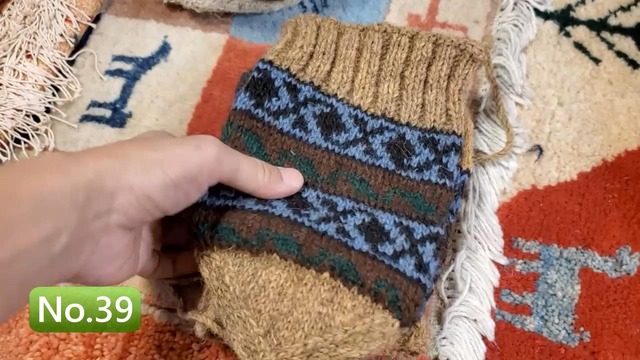 絨毯クエスト52【No.39】靴下（長１）※現在、こちらの商品はイランに置いてあります。ご希望の方は先ずは在庫のご確認をお願いします。