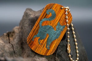 【 エスニックなローズウッド 】ココボロ ドッグタグ 象嵌 探る視線