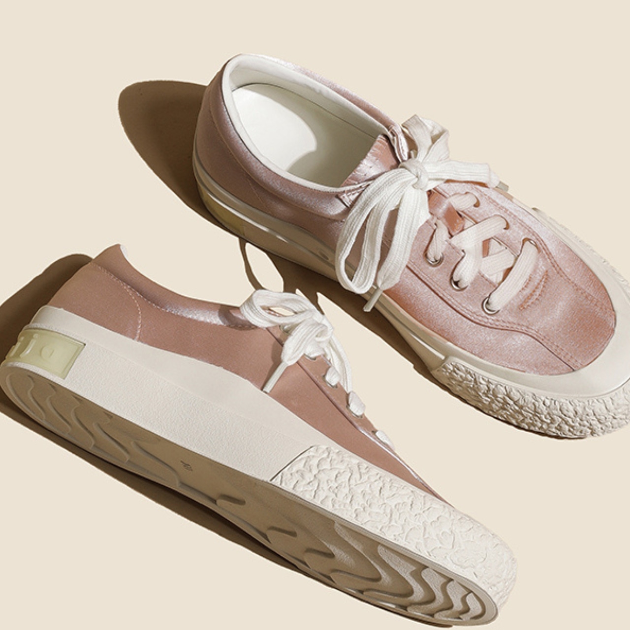 Low-Cut Sneakers T3358