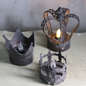 LEDブリキランプ　王冠　ブリキ製　キャンドルライト　電池LED　　シャビースタイル