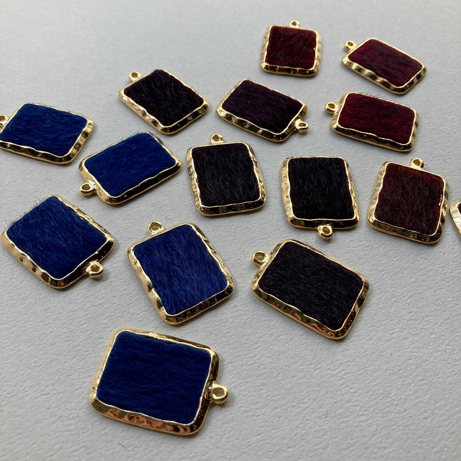 フレーム入り長方形ハラコチャーム | Dua-アクセサリーパーツショップ