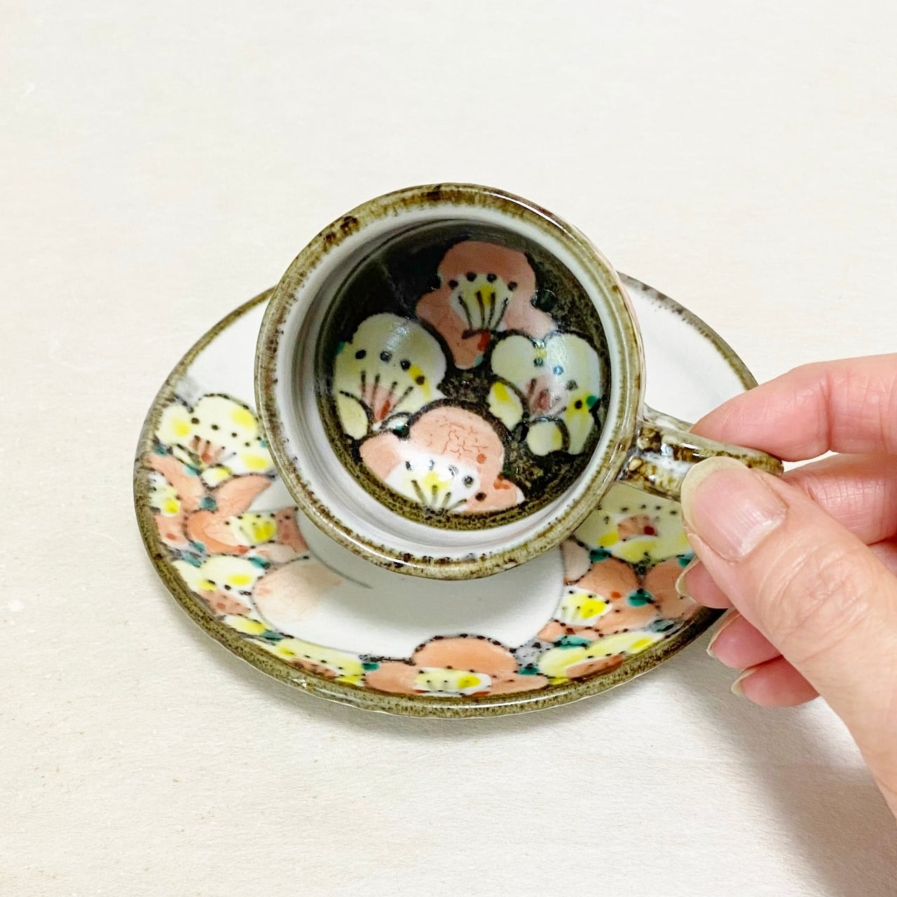 赫三郎窯＞色絵 花うさぎ コーヒー碗皿 | UTSUWAYA かねみん