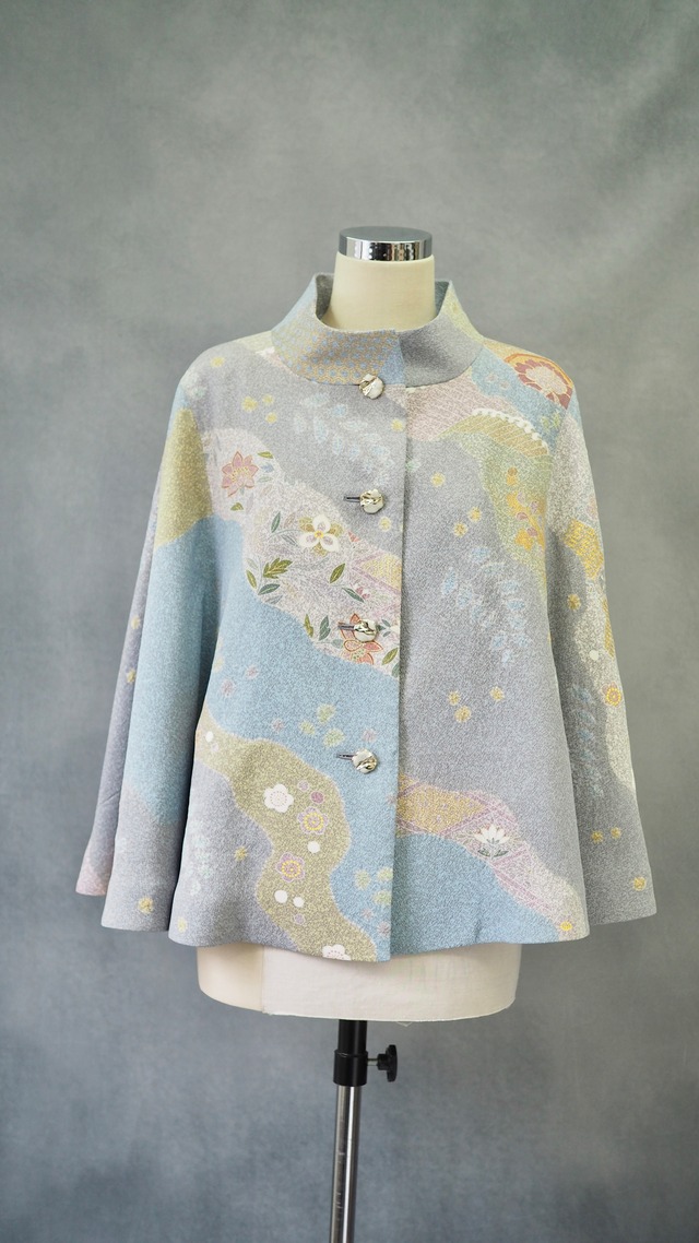 Regenerated Kimono Cape jacket – Handcrafted in Japan/SILVER-BLUE SILK WITH FLOWING FLORAL RIVERS　着物リメイクのケープジャケット｜日本のヴィンテージシルクを再生した一点物/銀青色の絹地に流れる花の川