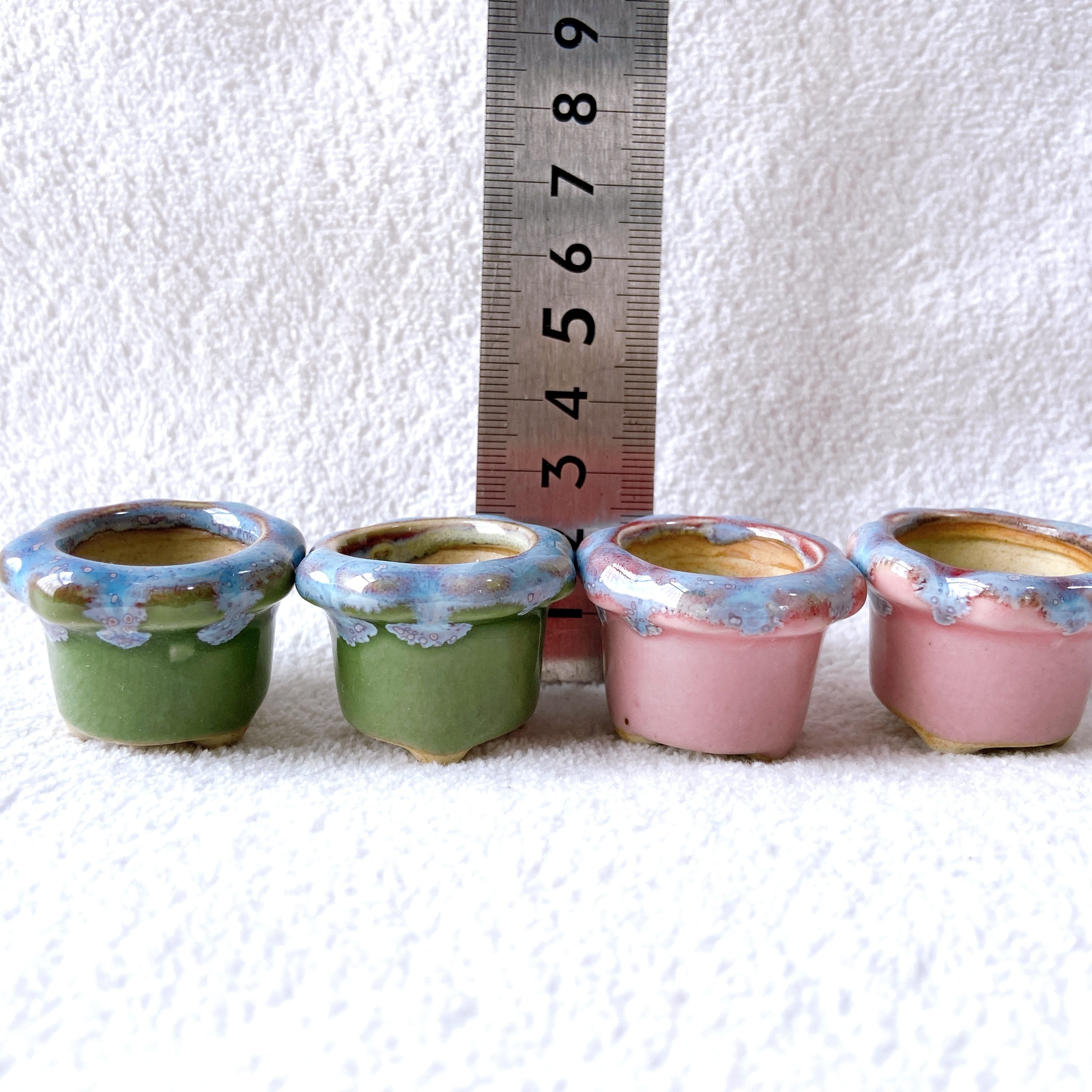 緑色とピンク色の陶器製植木鉢 4点セット】シンプルな形で植物が