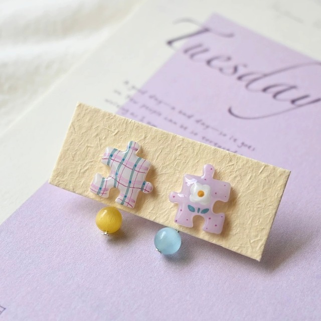 小花とパズルピースのピアス     2color  fu1165