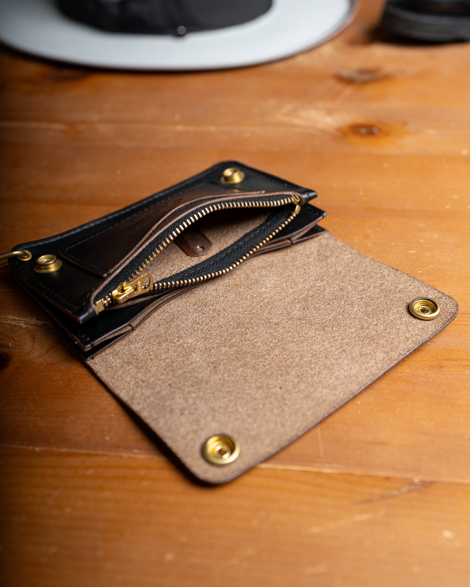 Additive and Line】Middle Tracker Wallet TWM-004 Horween