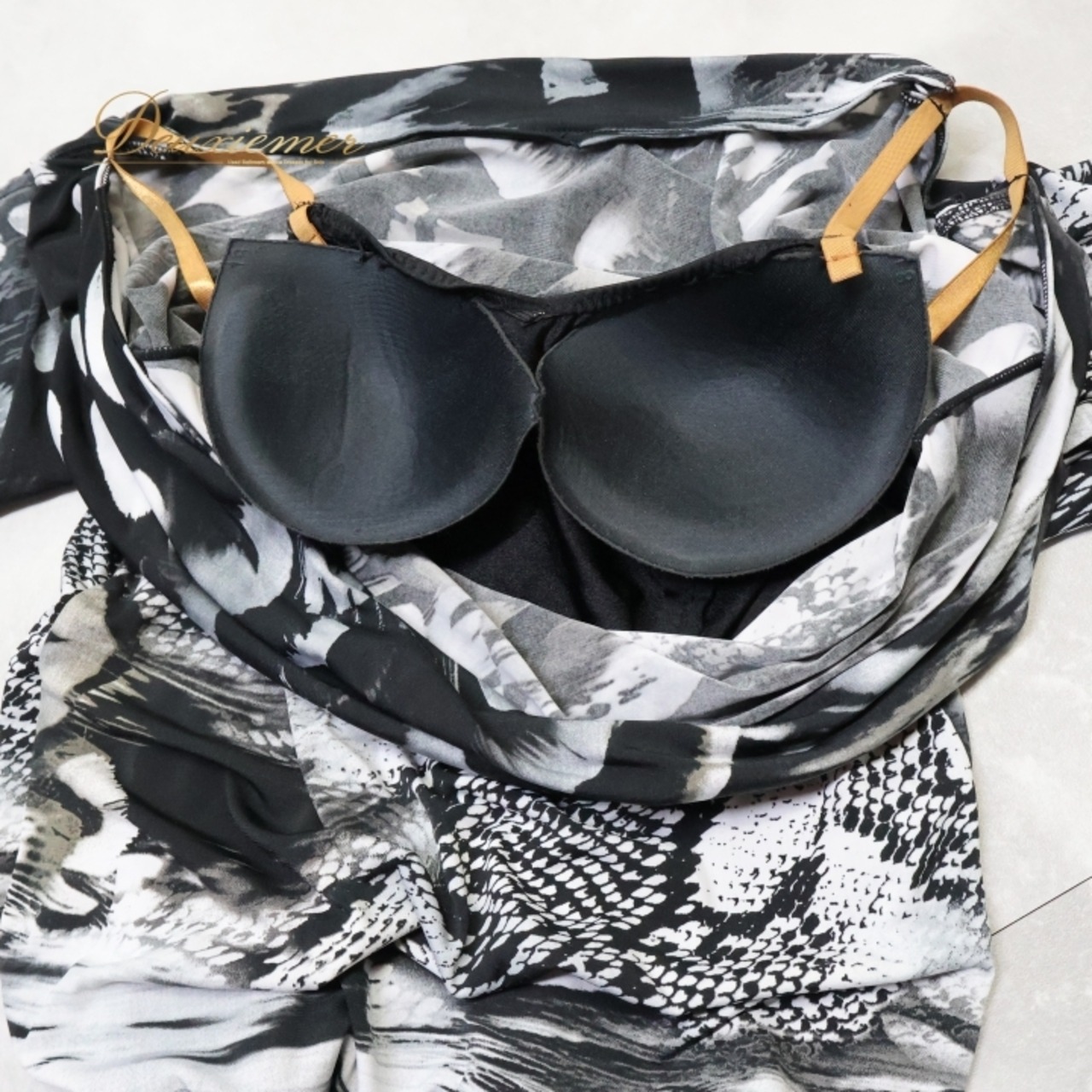 社交ダンス 衣装 ジャンティ gentil ラテン ドレス ワンピース 黒 白 グレー 伸縮 軽い 薄い パーティ 発表会 柄 模様 ストレッチ ブラック系 ホワイト系 グレイ系 フェスティバル デザイン スタイル シンプル おしゃれ 動きやすい 着心地 伸びる ファッション パーティー ウェア エレガント レディース