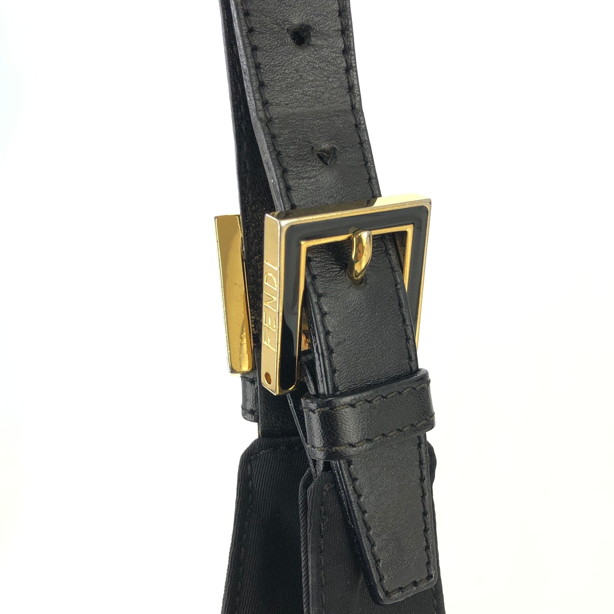 FENDI フェンディ FFモチーフ ナイロン ショルダーバッグ FENDI フェンディ FFモチーフ ナイロン ショルダーバッグ