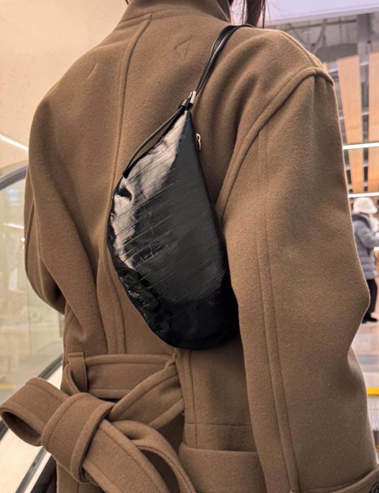 【新作5%OFF・3日間】牛革100%・Curve Bag_onecolor