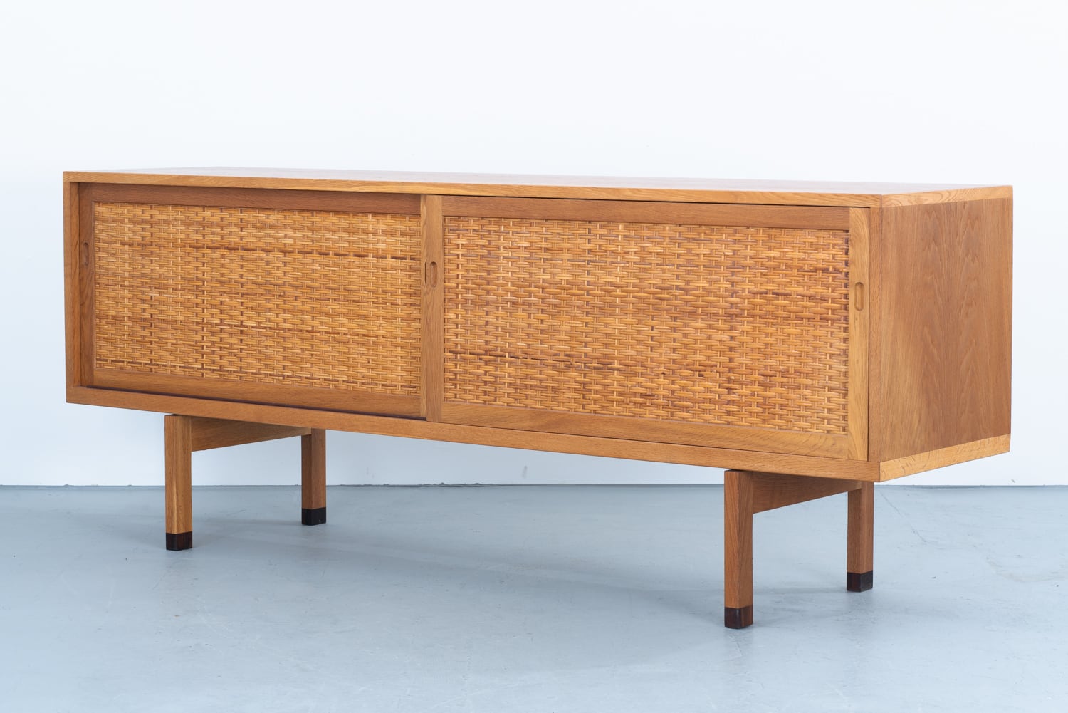 Hans J. Wegner | RY26 Sideboard | kaikki gallery | 北欧