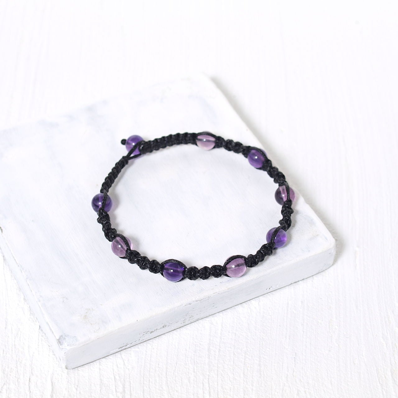 アメジスト＋パープルフローライト6ミリ玉ナチュラルマクラメ