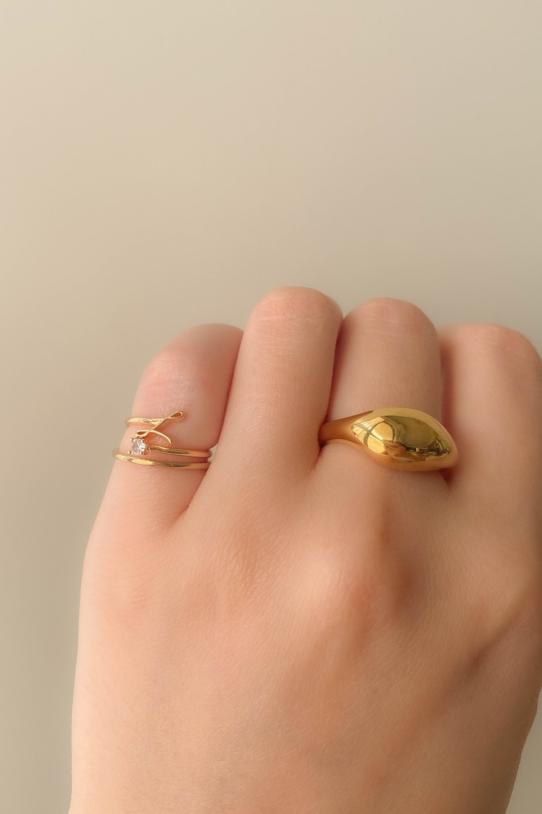 Alphabet Ring | 金属アレルギー対応のアクセサリー ebine