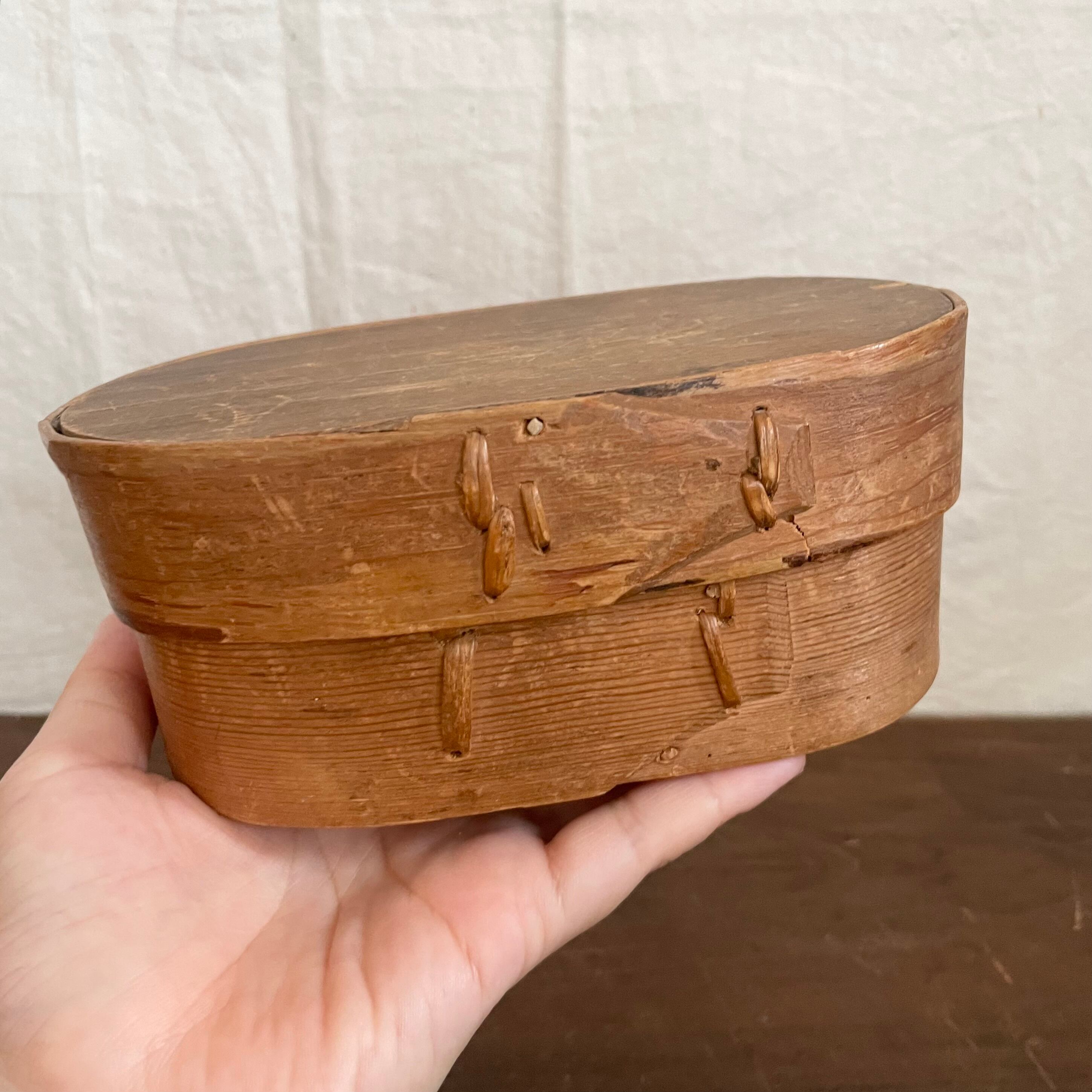 くたびれた木箱