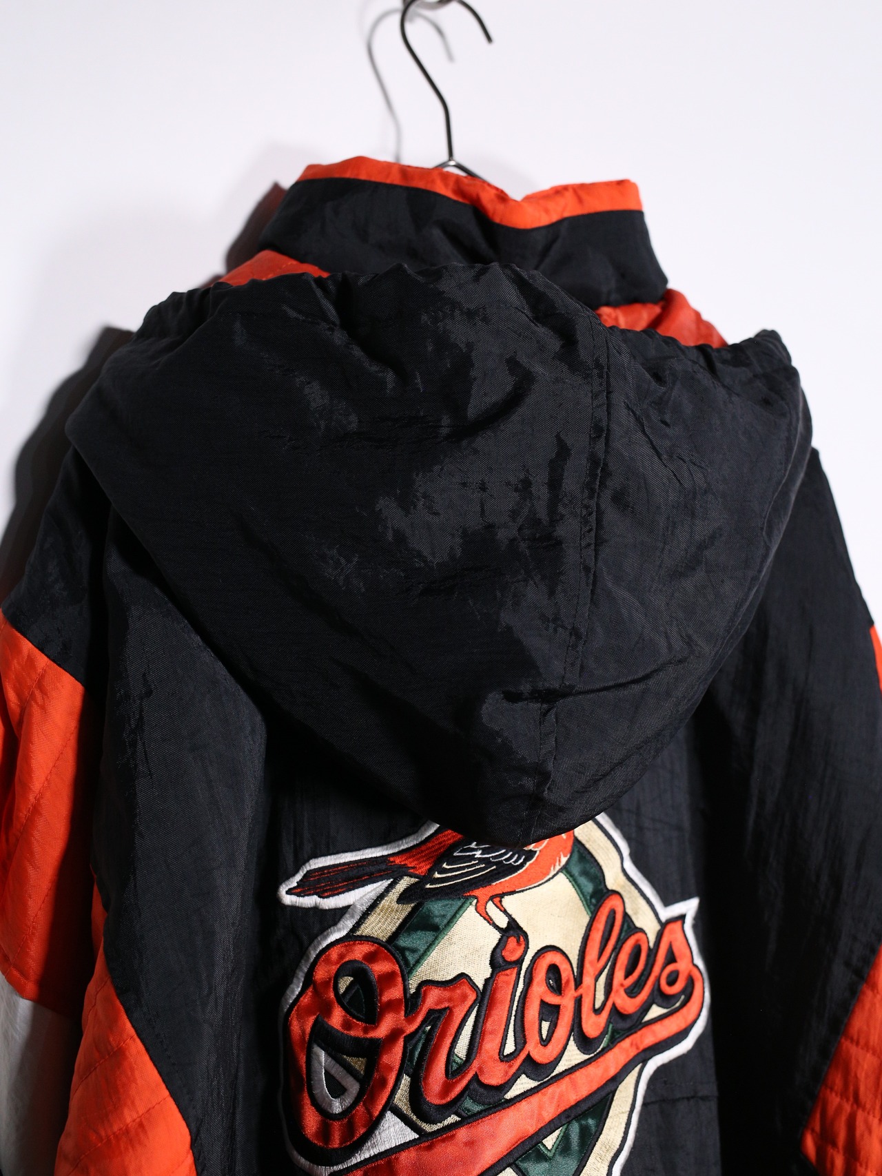 "Majestic" front and back 刺繍 design over silhouette anorak parka - 17