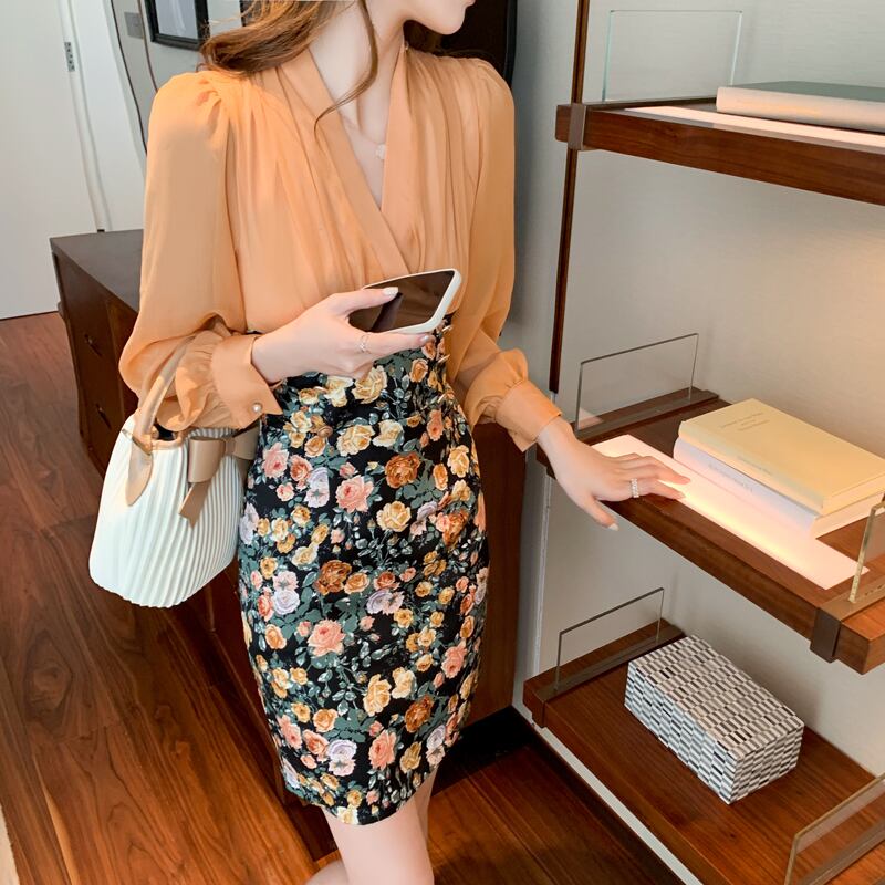 ワンピース レディース ミニワンピース ミニ丈 膝上 長袖 Vネック スリム タイト 細身 切り替え ファスナー ハイウエスト 透け感 かわいい 大人可愛い きれいめ 上品 エレガント フェミニン おしゃれ お洒落 綺麗 フォーマル セクシー おとな こなれ感 個性的 モダン 華やか 無地 花柄 デート お出かけ 女子会 休日 パーティー イベント アート鑑賞 S M L XL 2XL オレンジ 誕生日 記念日 食事会 20代 30代 40代 韓国系 美脚 モテ 送料無料 存在感 お呼ばれ インスタ映え