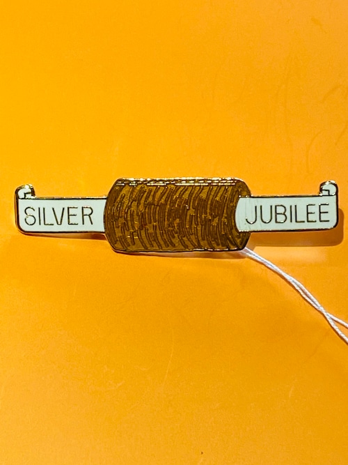 Silver Jubilee 1977 Badge　バッジ　メタルバッジ　ピンバッジ