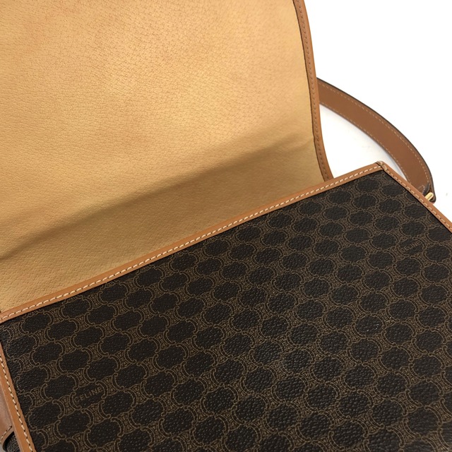 CELINE セリーヌ　マカダム　ブラゾン型押し　トリオンフ　ブラゾンボタン　PVC×レザー　ハーフムーン　フラップ　ショルダーバッグ　ブラウン　vintage　ヴィンテージ　オールドセリーヌ　ypmfsr
