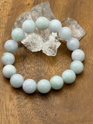 ミャンマー産翡翠　12.5mm　 全透過して綺麗　015