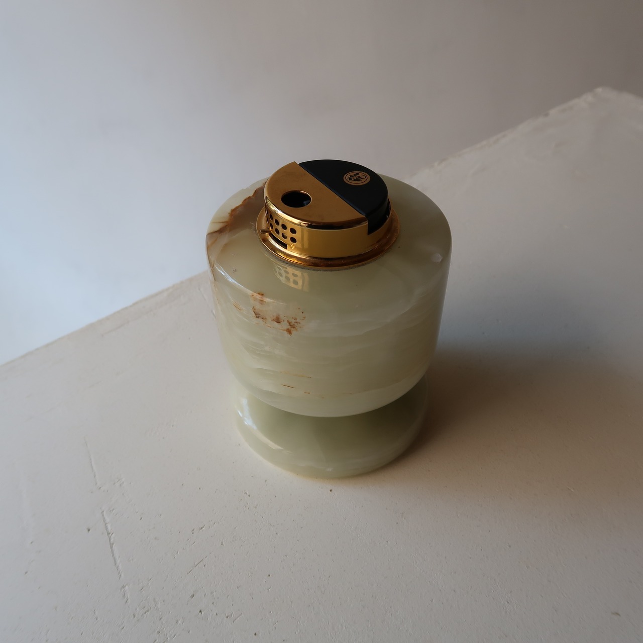 ちゅるんとした大理石のキャンドルホルダー