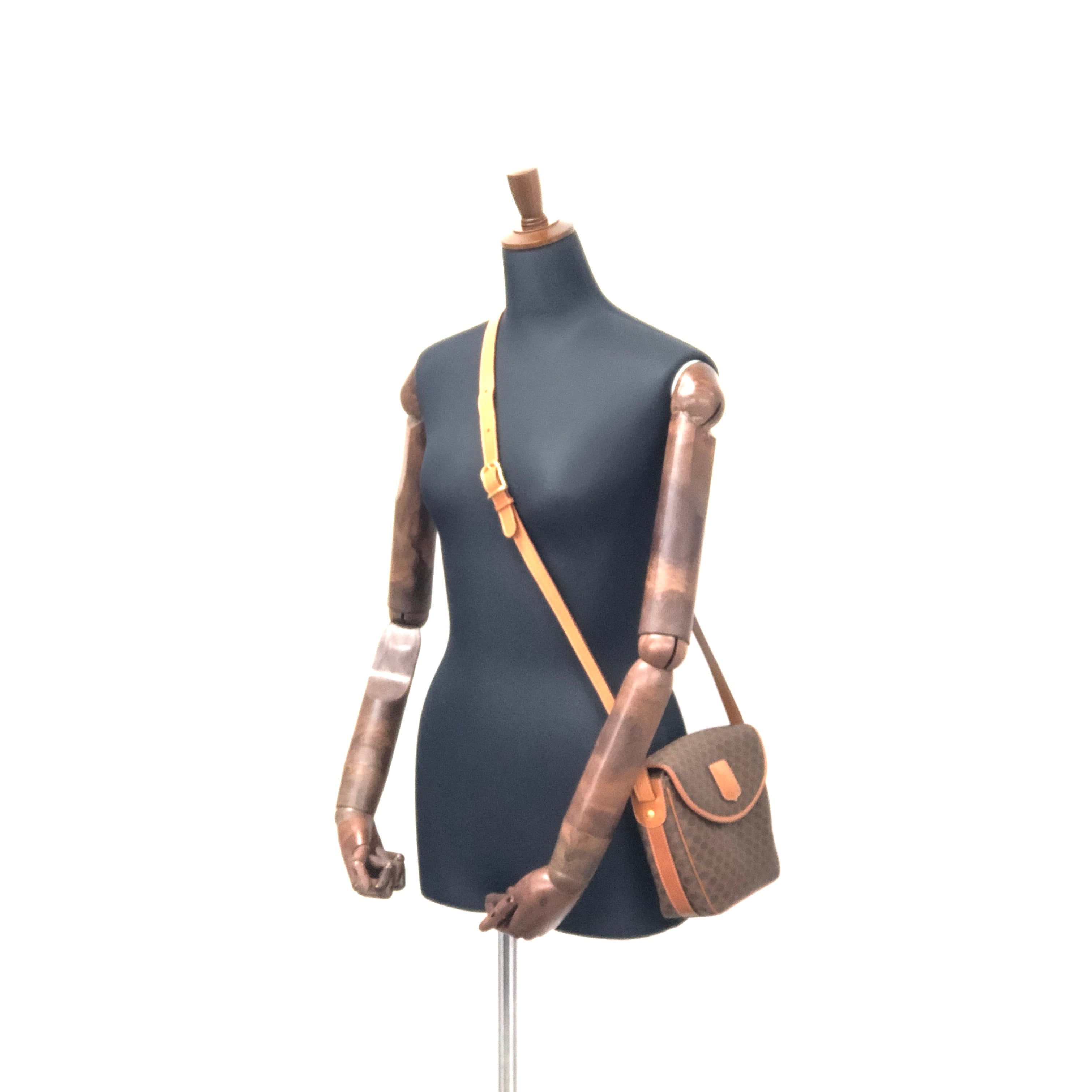 CELINE セリーヌ ブラゾン型押し PVC レザー フラップ ショルダー