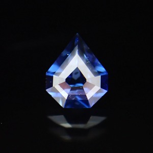 【Original Cut】青の輝き、凛とした美 0.25ct 天然ブルーサファイア