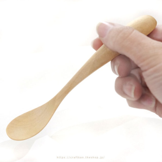 旭川クラフト コドモカトラリ 工房 灯のたね 無着色で安心 安全 小さなお子様の手にも持ちやすい シンプルでおしゃれ まるみのあるフォルムが可愛い木製カトラリーシリーズ スプーン 又は フォーク 出産祝い お食い初め 入園祝い等のギフト プレゼントにも