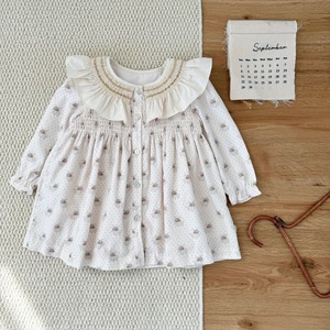 【予約商品】[80-120cm] smocked floral ruffle collar dress