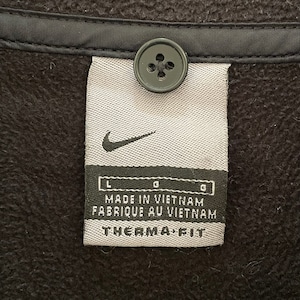 【NIKE】フリースジャケット フルジップ スウッシュ 刺繍ロゴ THERMA FIT ナイキ us古着