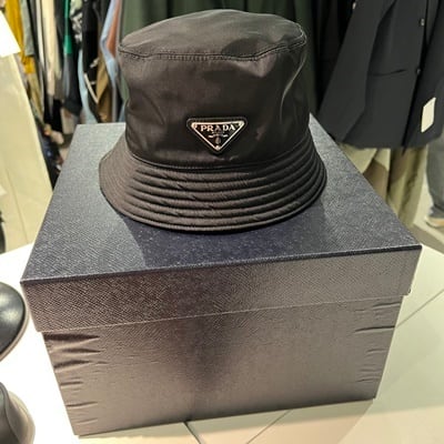 新作入荷低価 PRADA - PRADA プラダ バケットハット ハット 帽子 L