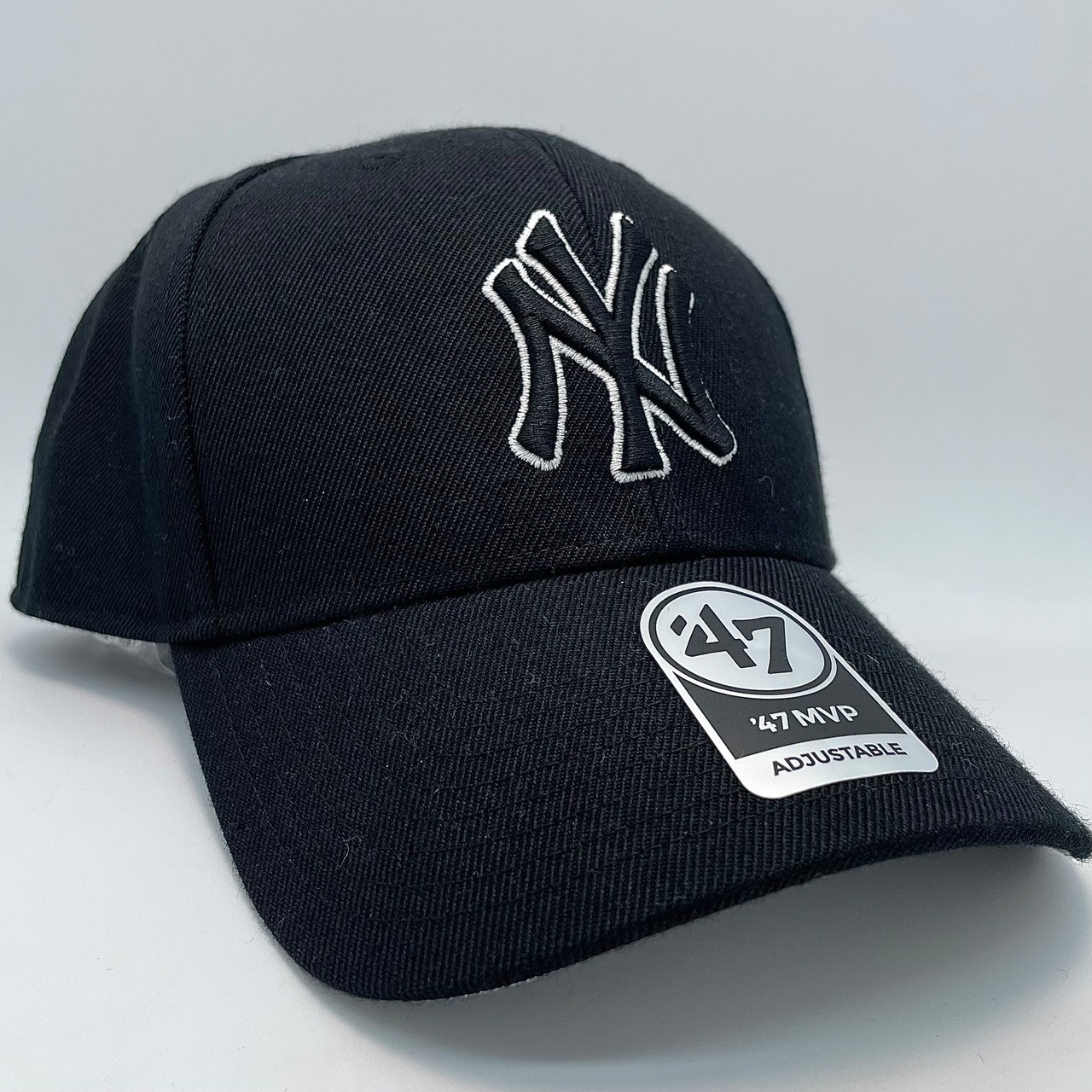 Yankees ‘47 MVP Black x Black&White Logo