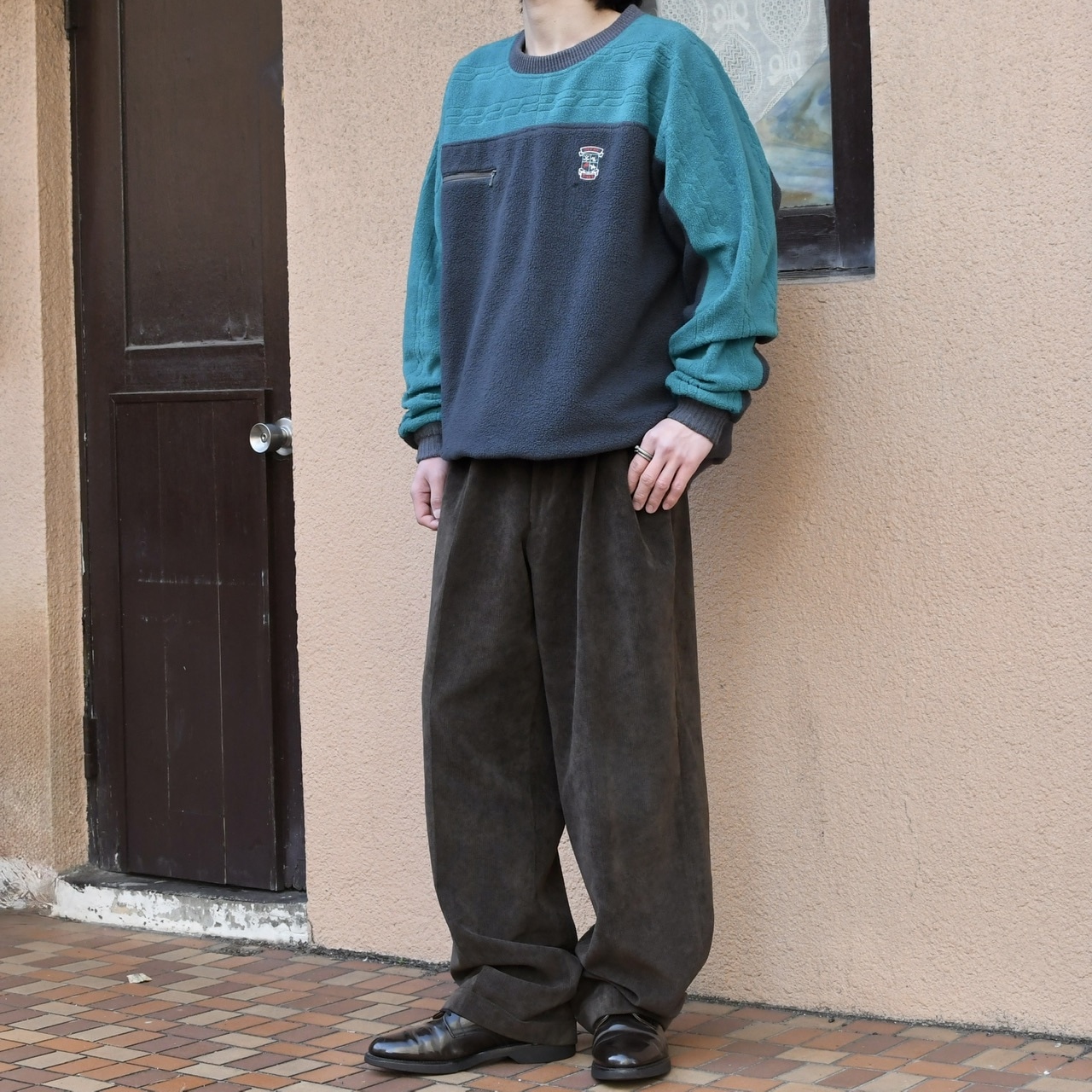 switching design fleece pullover